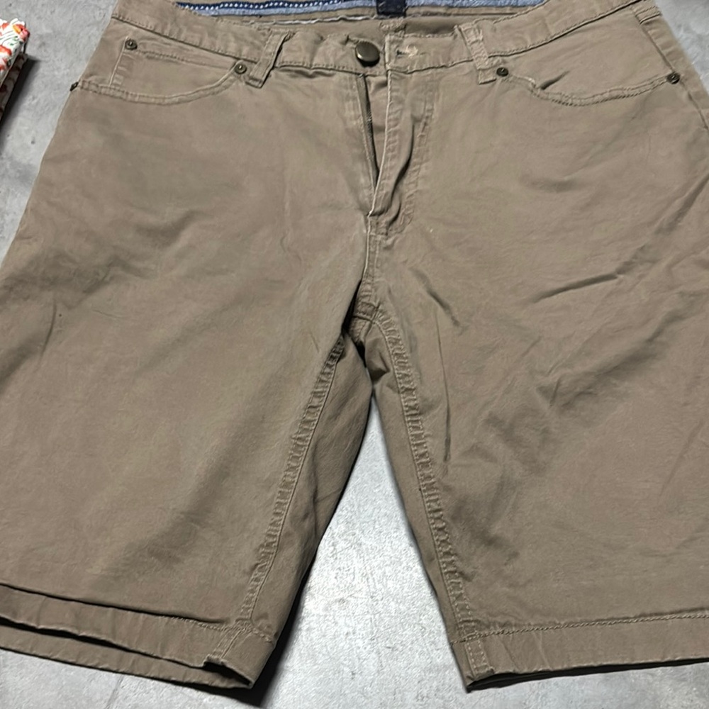 PD&C Tan Flat Front Shorts with Belt Loops